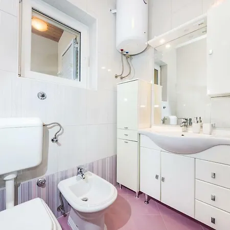 Apartman Lucija Apartman *