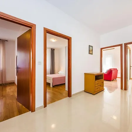 Apartman Lucija Apartman *