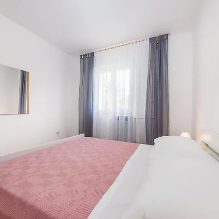 Apartman Lucija Apartman *