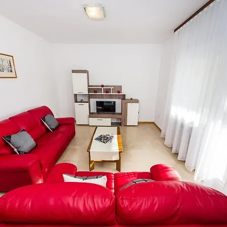 Apartman Lucija Apartman *